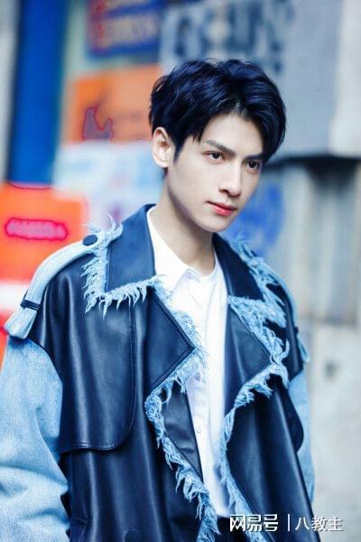 爱豆吃瓜娱乐酱罗云熙,从爱豆到瓜界新宠，揭秘他的吃瓜娱乐之路